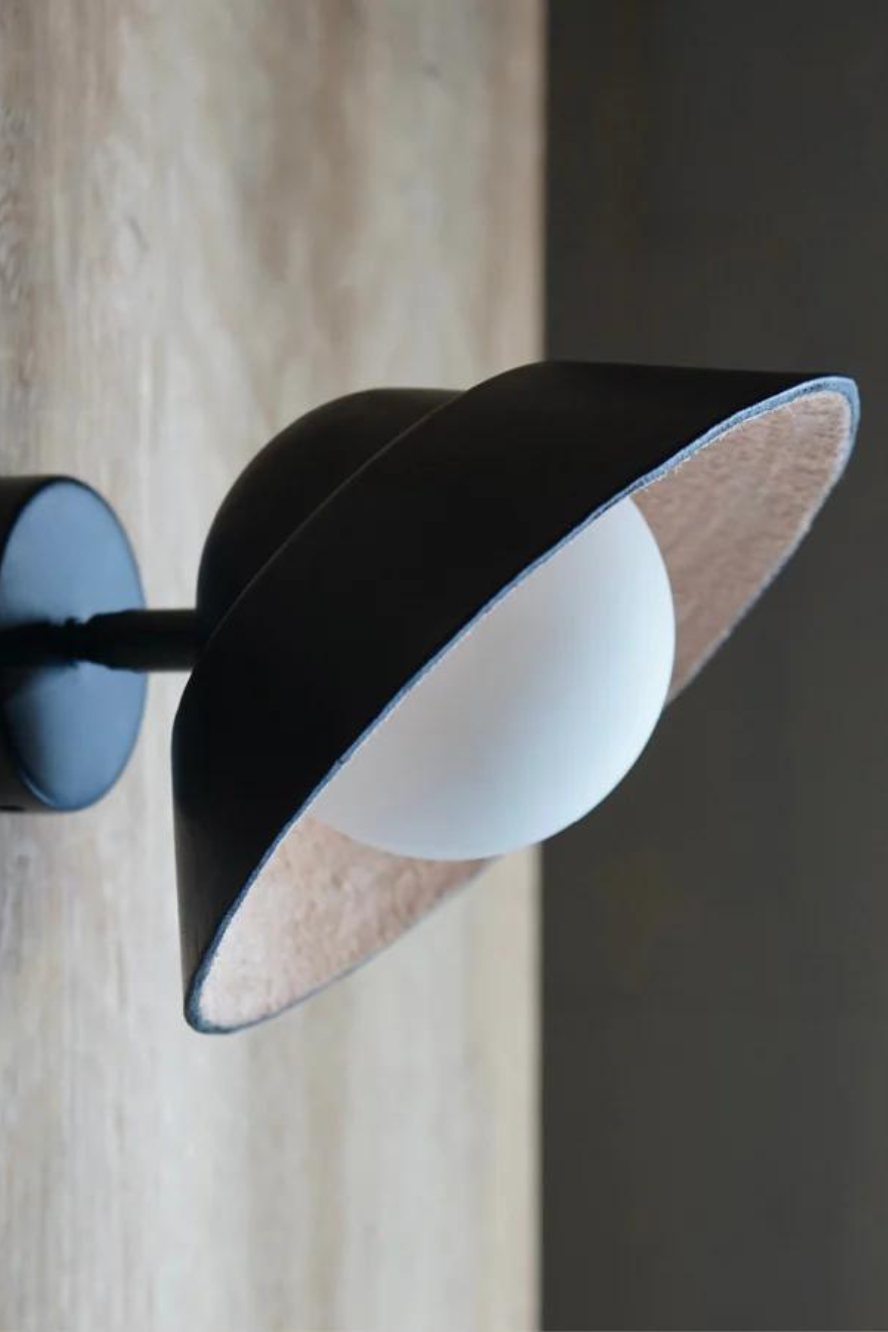 LEATHER WALL STEP SCONE | BLACK - 0