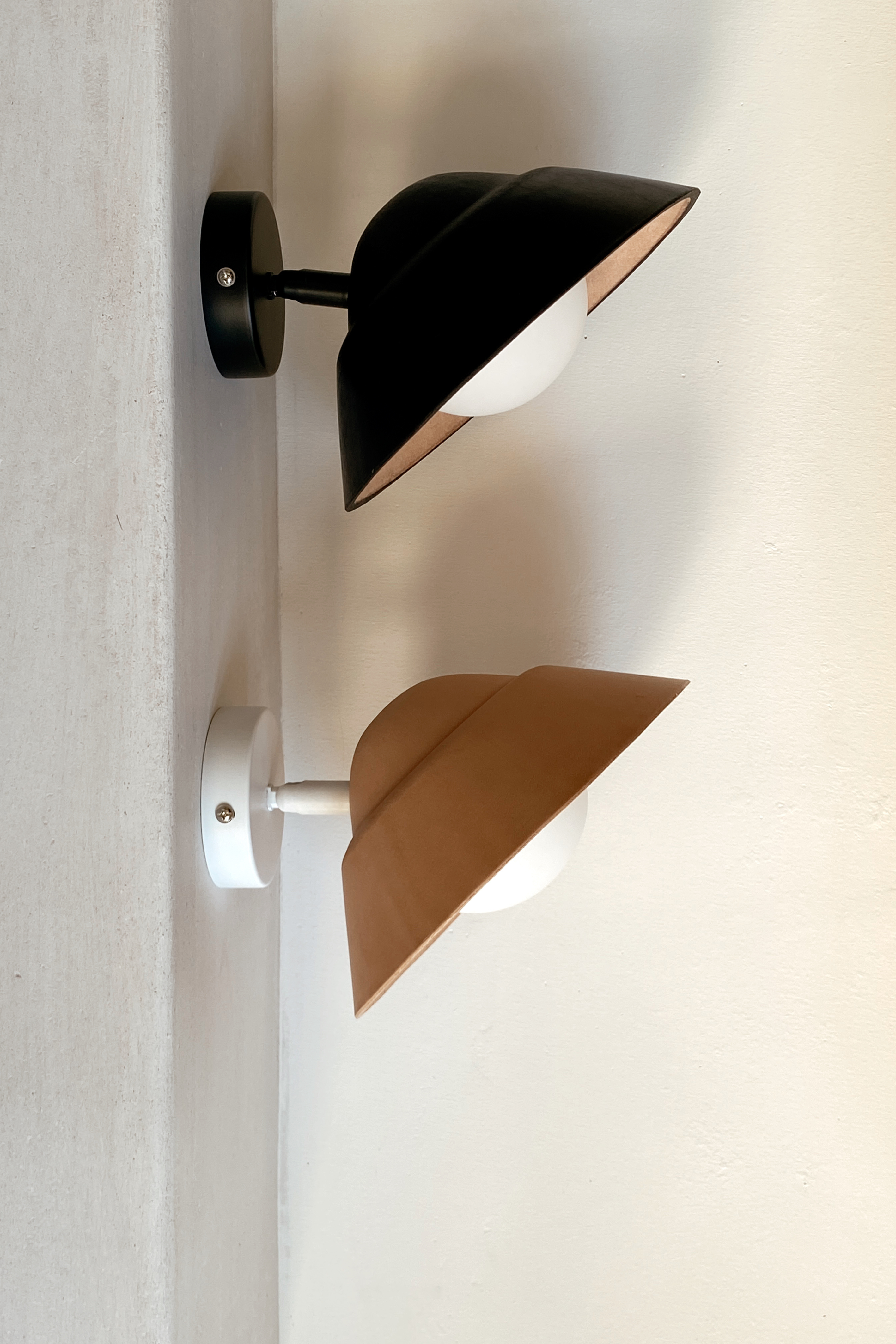 LEATHER WALL STEP SCONE | BLACK - 1