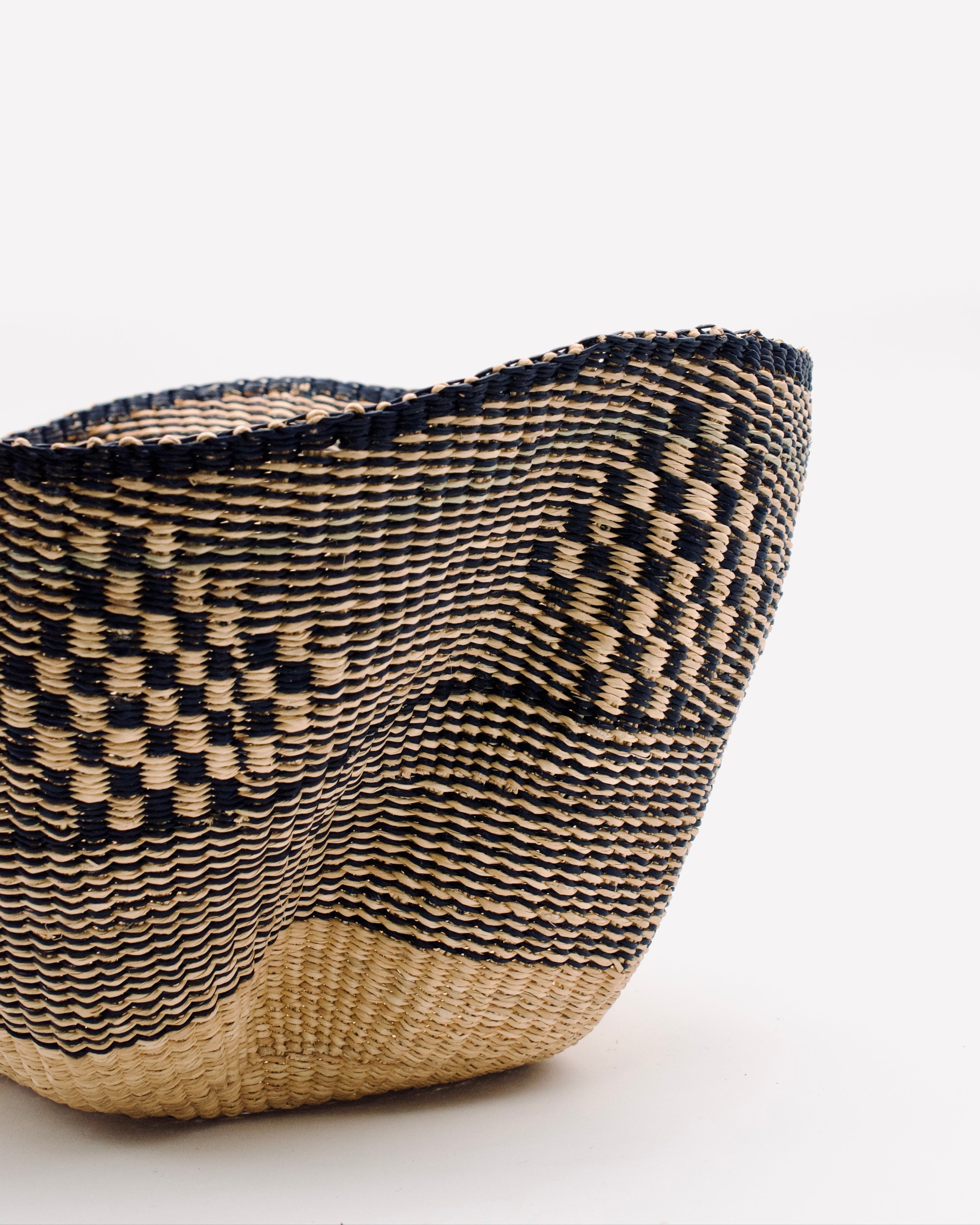 HANDWOVEN PAKURIGO WAVE BASKET