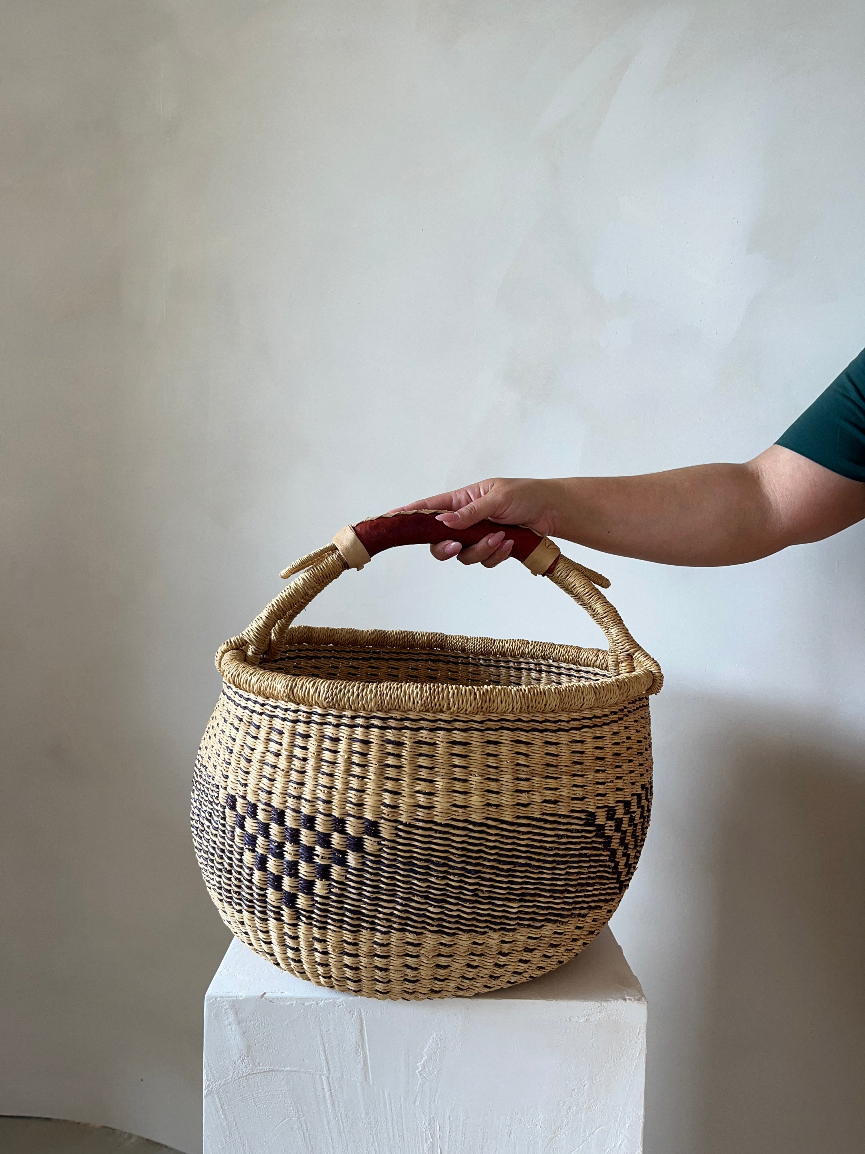 Round Elephant Grass Basket