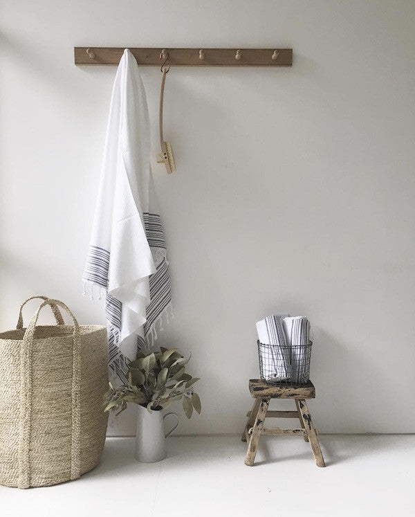 TIMBER COAT HOOK RAIL IN OAK - 6 PEGS | Imprint House