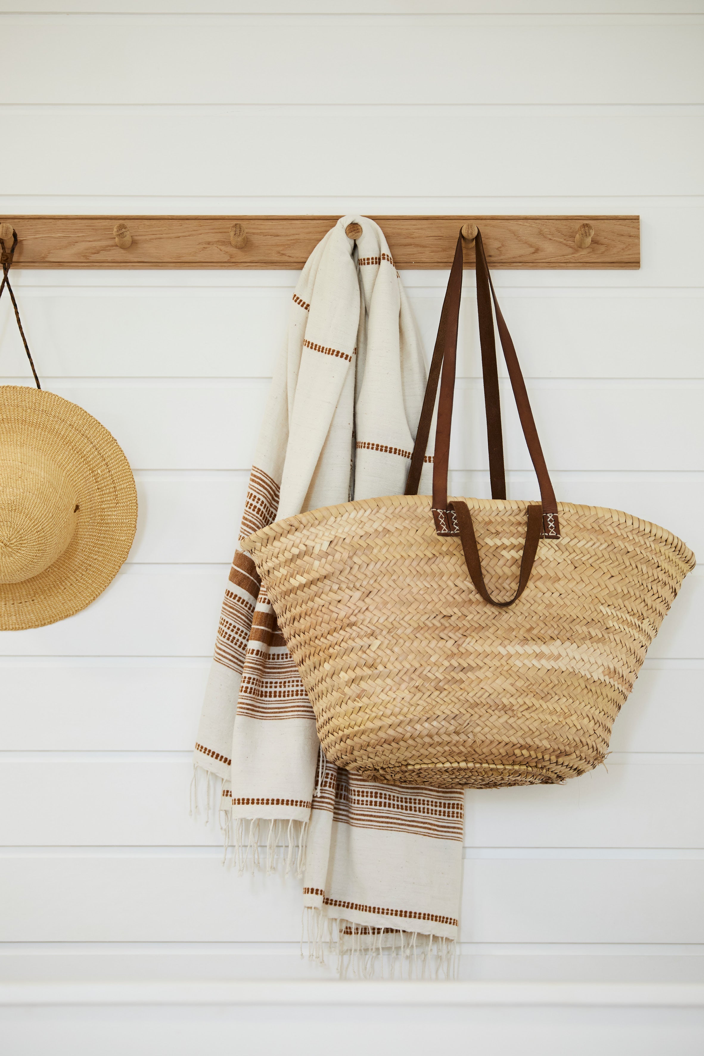 TIMBER COAT HOOK RAIL IN OAK - 6 PEGS - 3