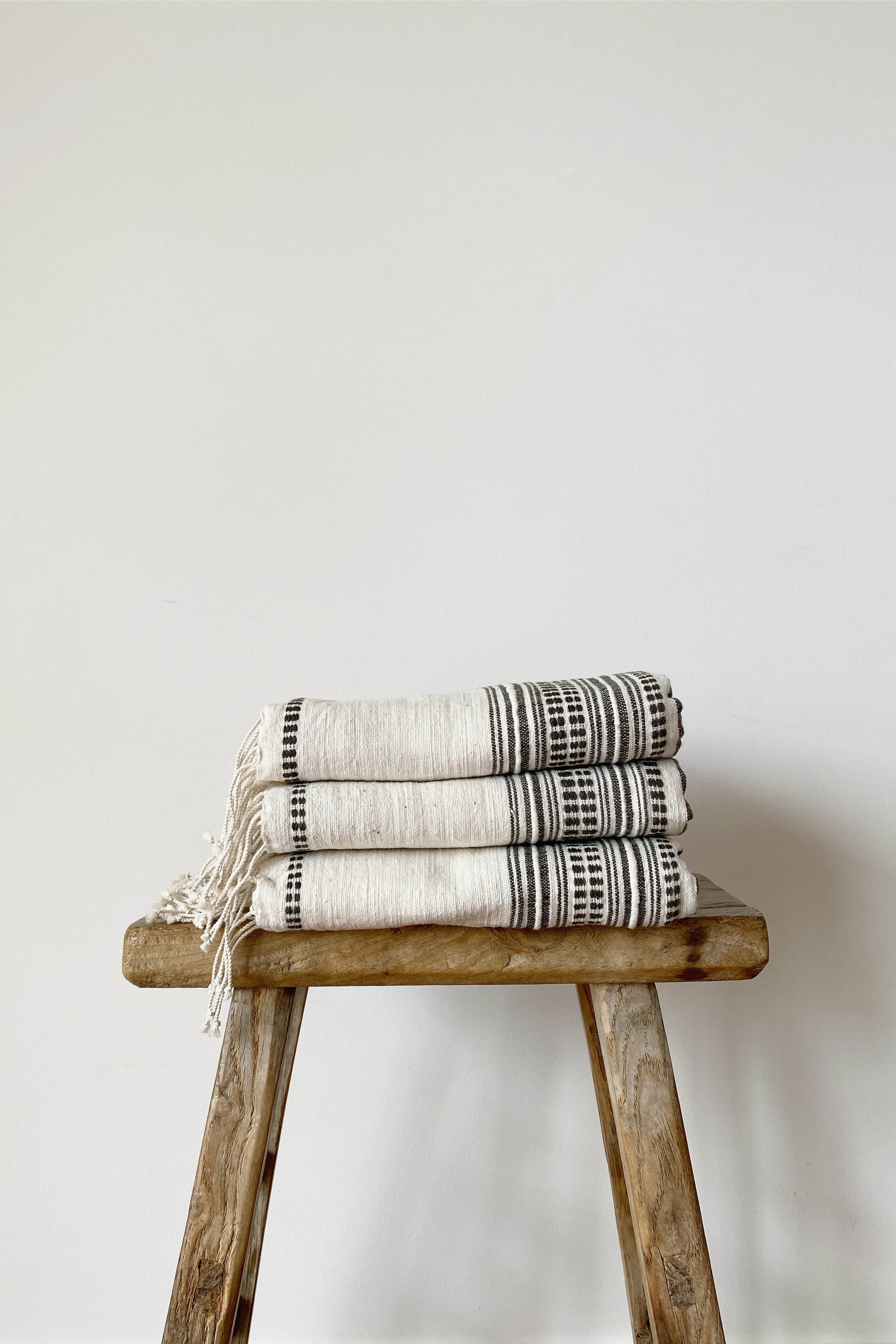 COTTON HANDLOOMED THROW | NATURAL & CHARCOAL | Imprint House