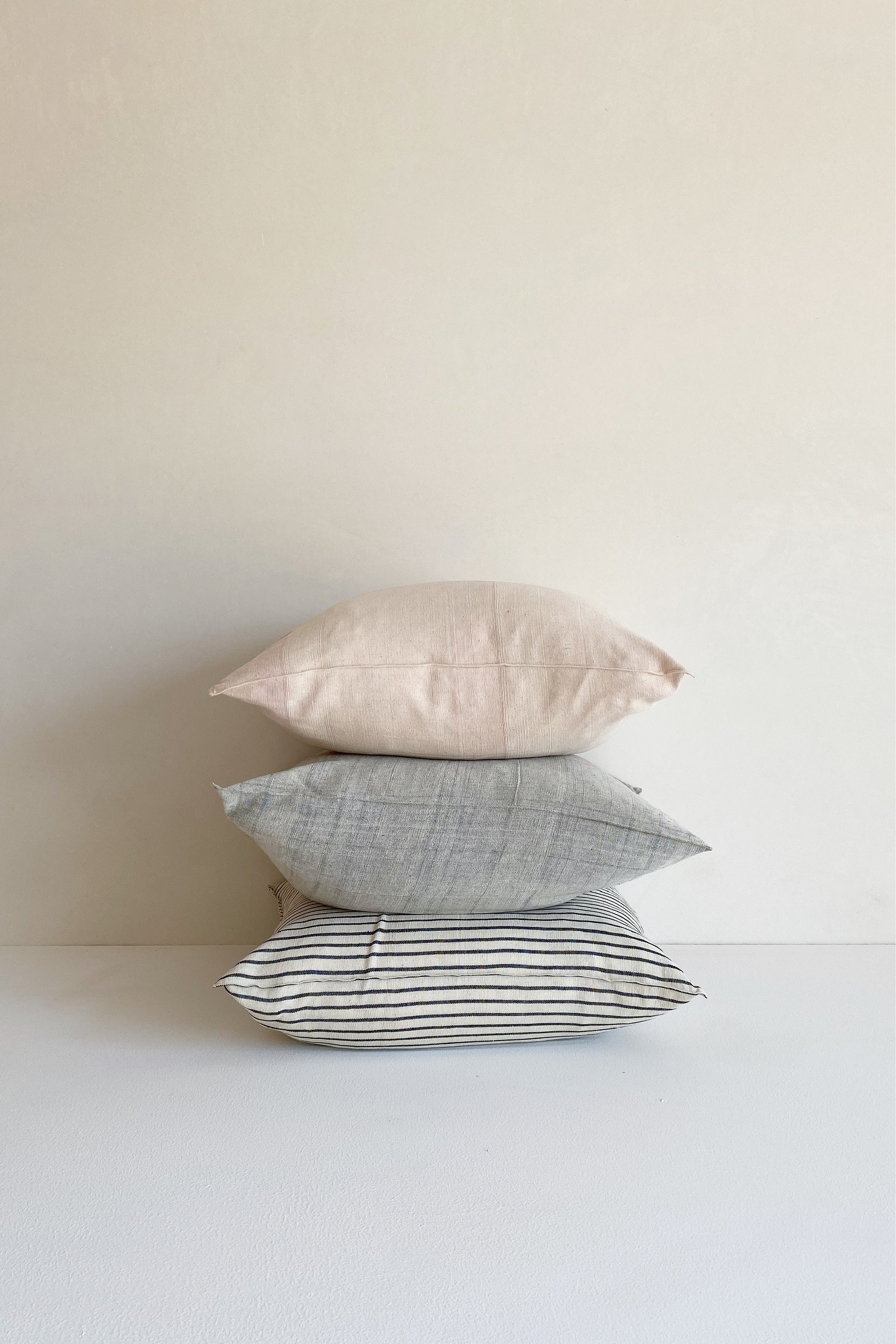 COTTON HANDWOVEN CUSHION - GREY SQUARE | Imprint House