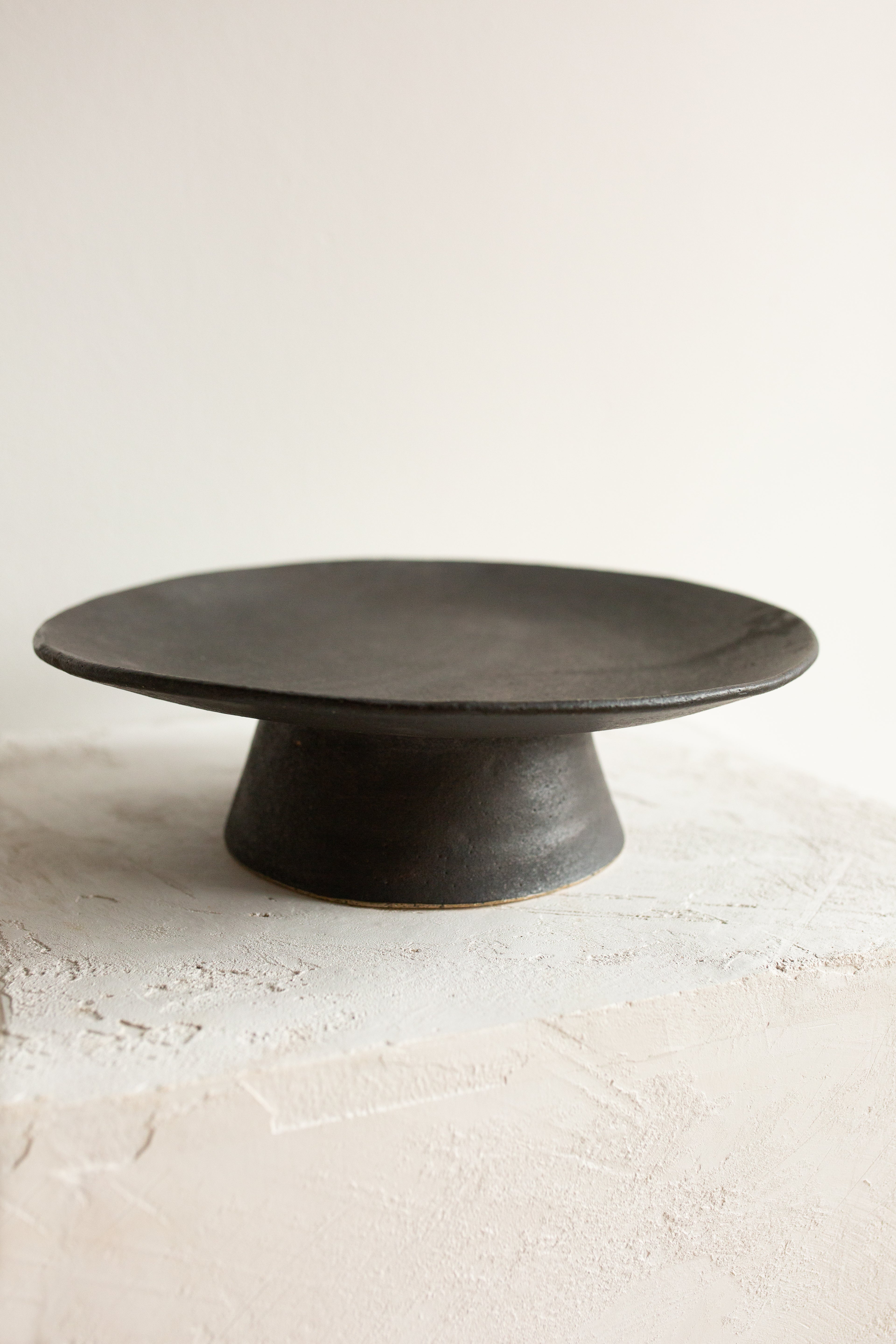 CERAMIC CAKE STAND IN CHARCOAL - 0