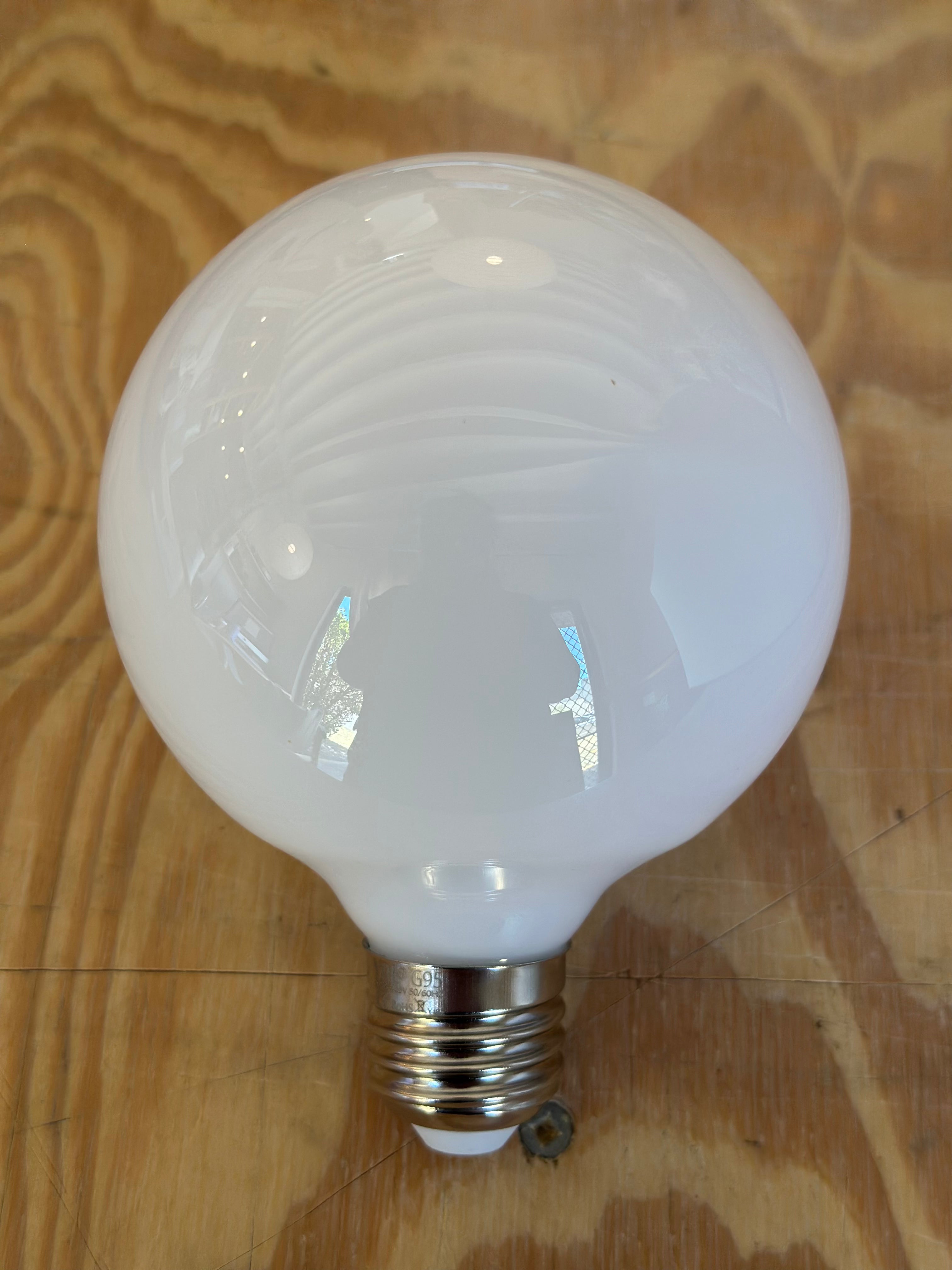 E27 White Glass Bulb 95 / 7.5w / 3000K | Imprint House