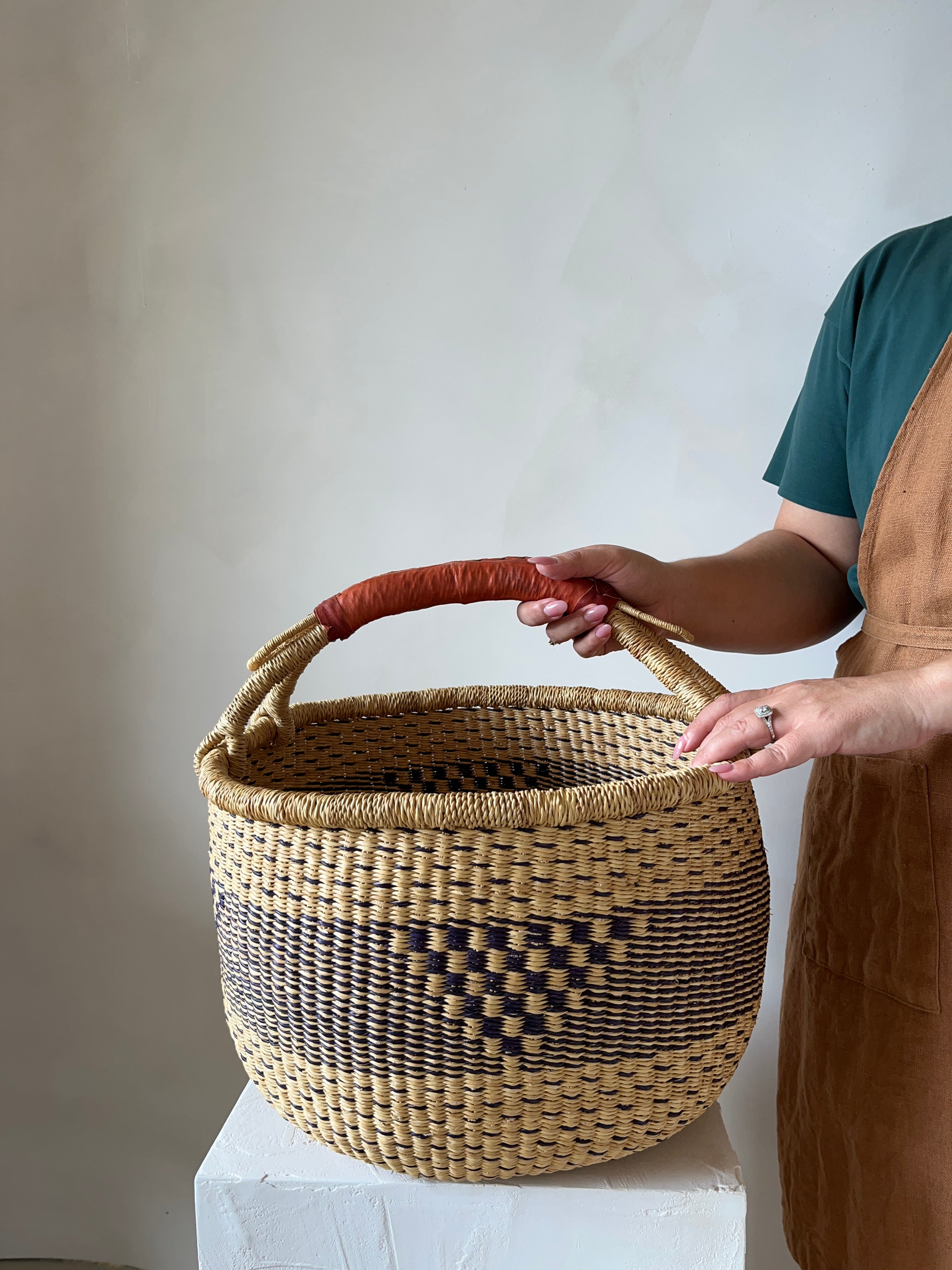 Round Elephant Grass Basket