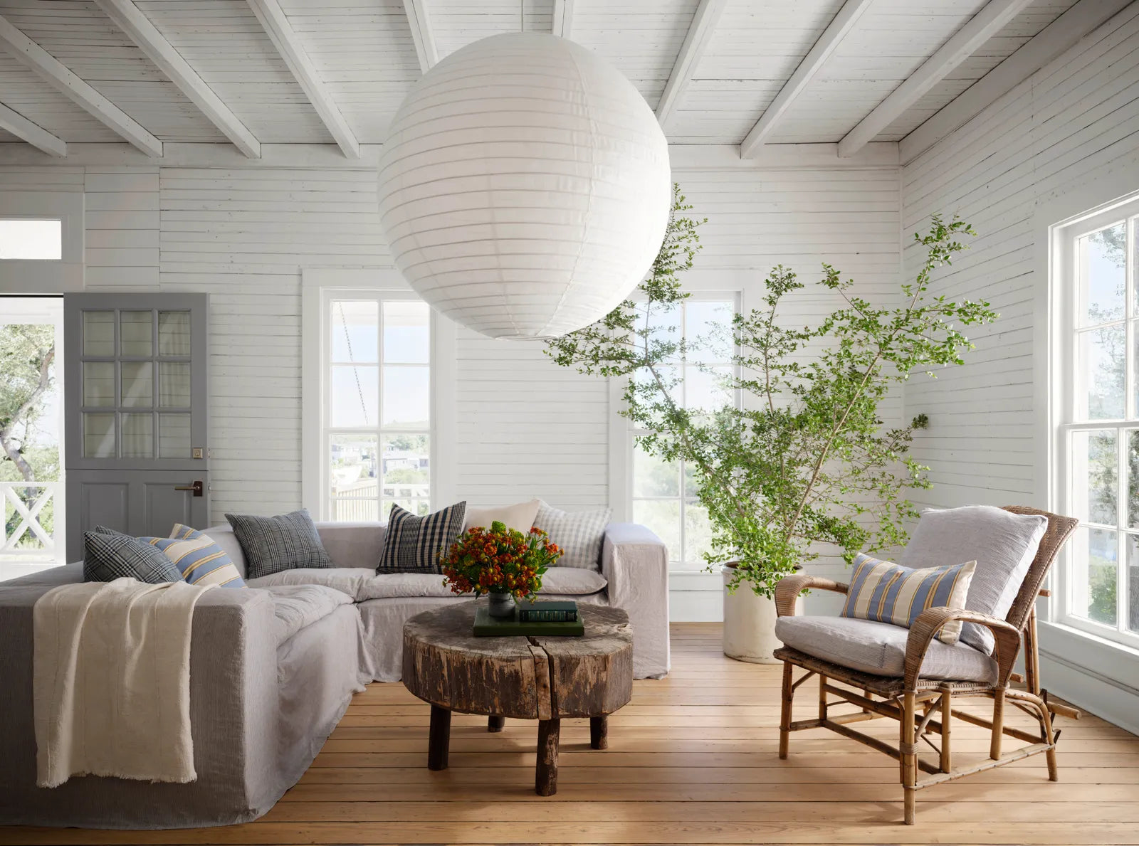 Large round pendant in ivory in living area
