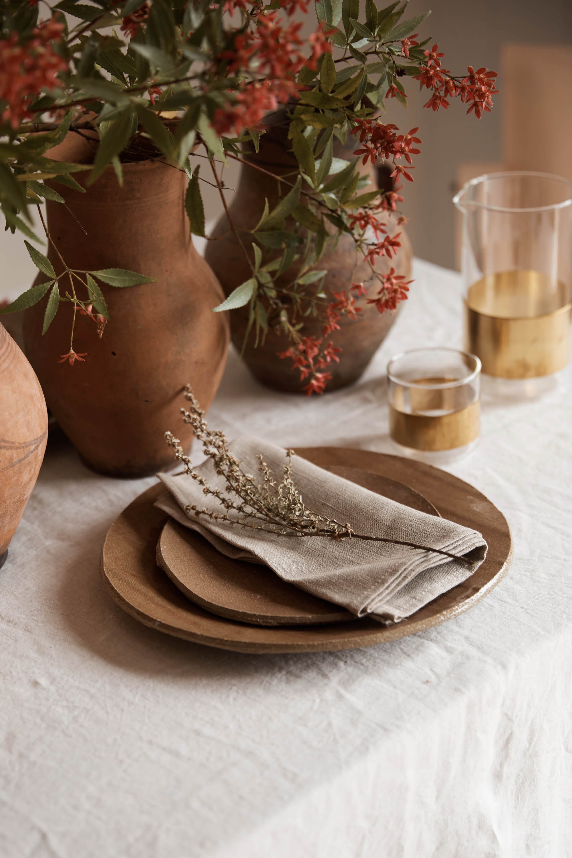GLASS CARAFE WITH COPPER BAND - Lifestyle shot